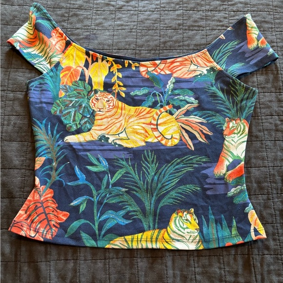 Anthro Maeve Off-Shoulder Knit Top Sz‎ Medium Tiger Jungle Print Cropped - Picture 6 of 6